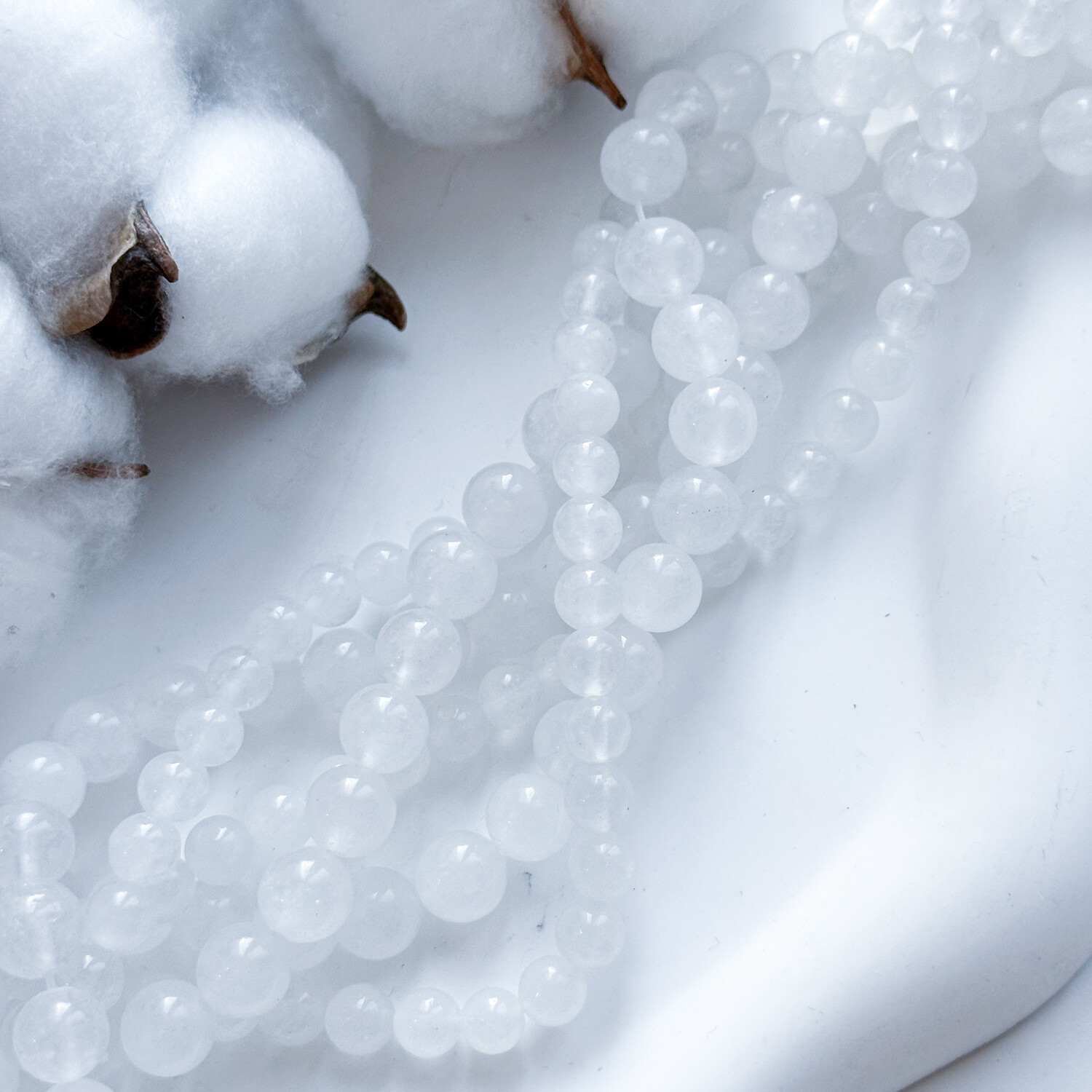 Халцедон белый