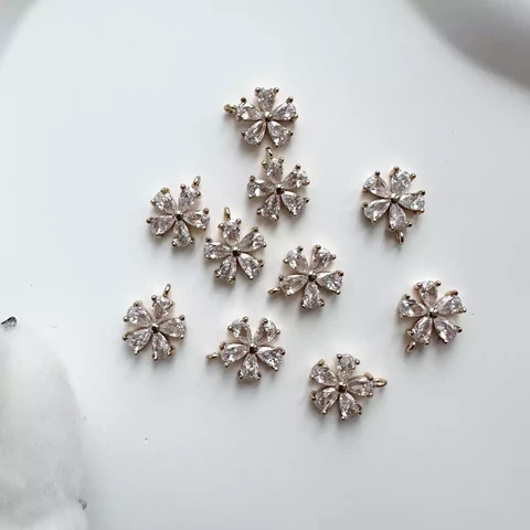 Подвеска с инкрустацией Цветок 13 мм позолота 18К