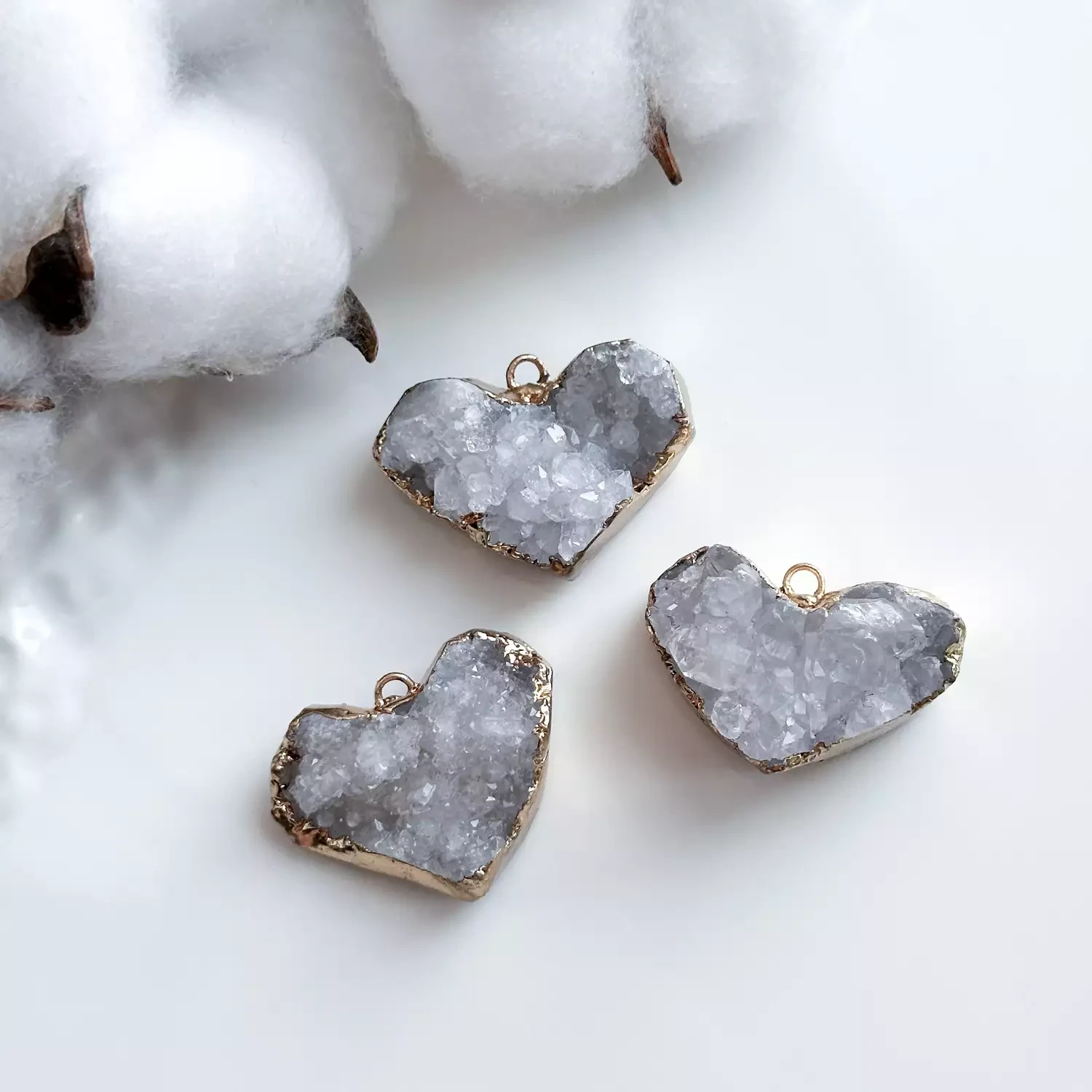 Друза из натурального камня Сердце 30х25 мм золото