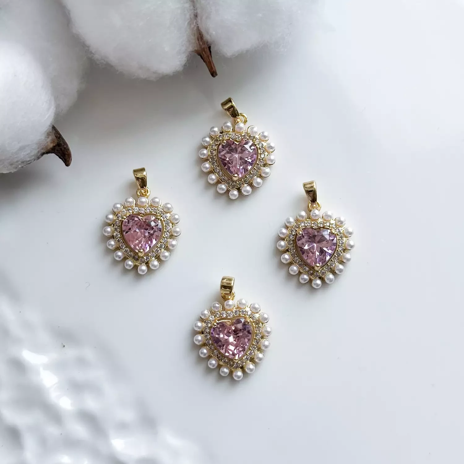 Подвеска Сердце с розовым кристаллом, фианитами и жемчужинами 16х23 мм позолота 14К