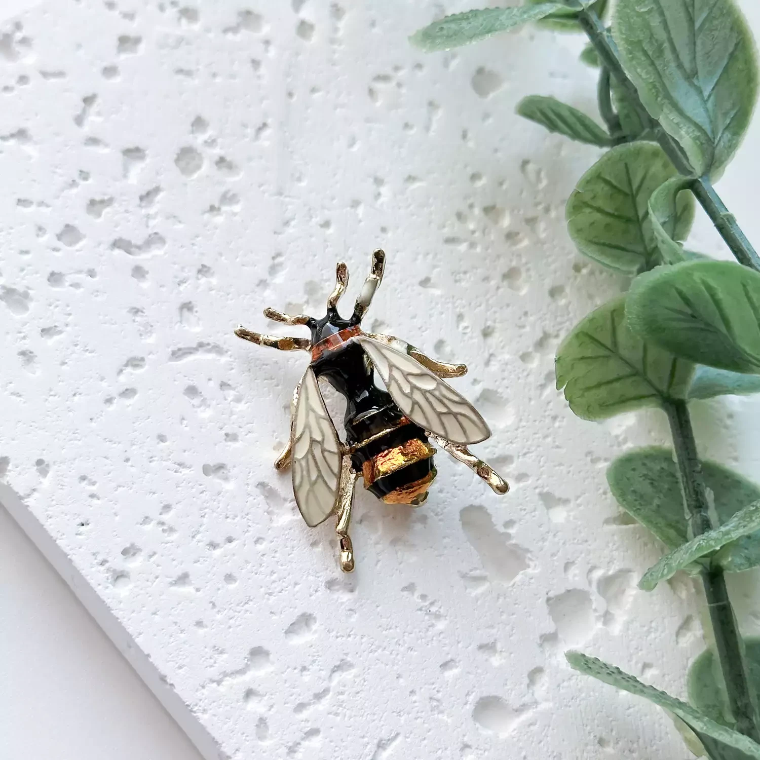 Брошь Оса 25х35 мм