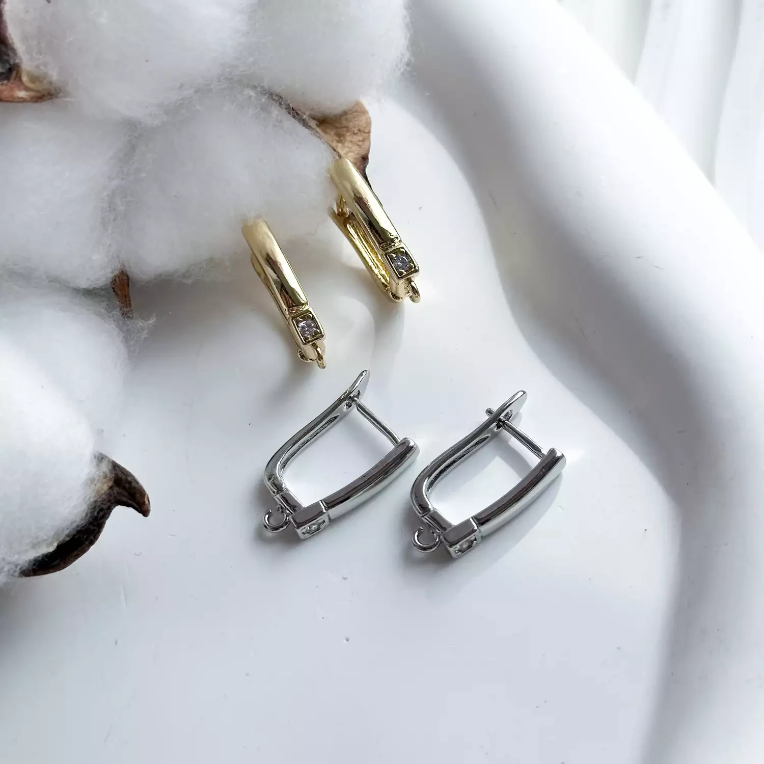 Швензы с цирконом на английском замке 14х20 мм