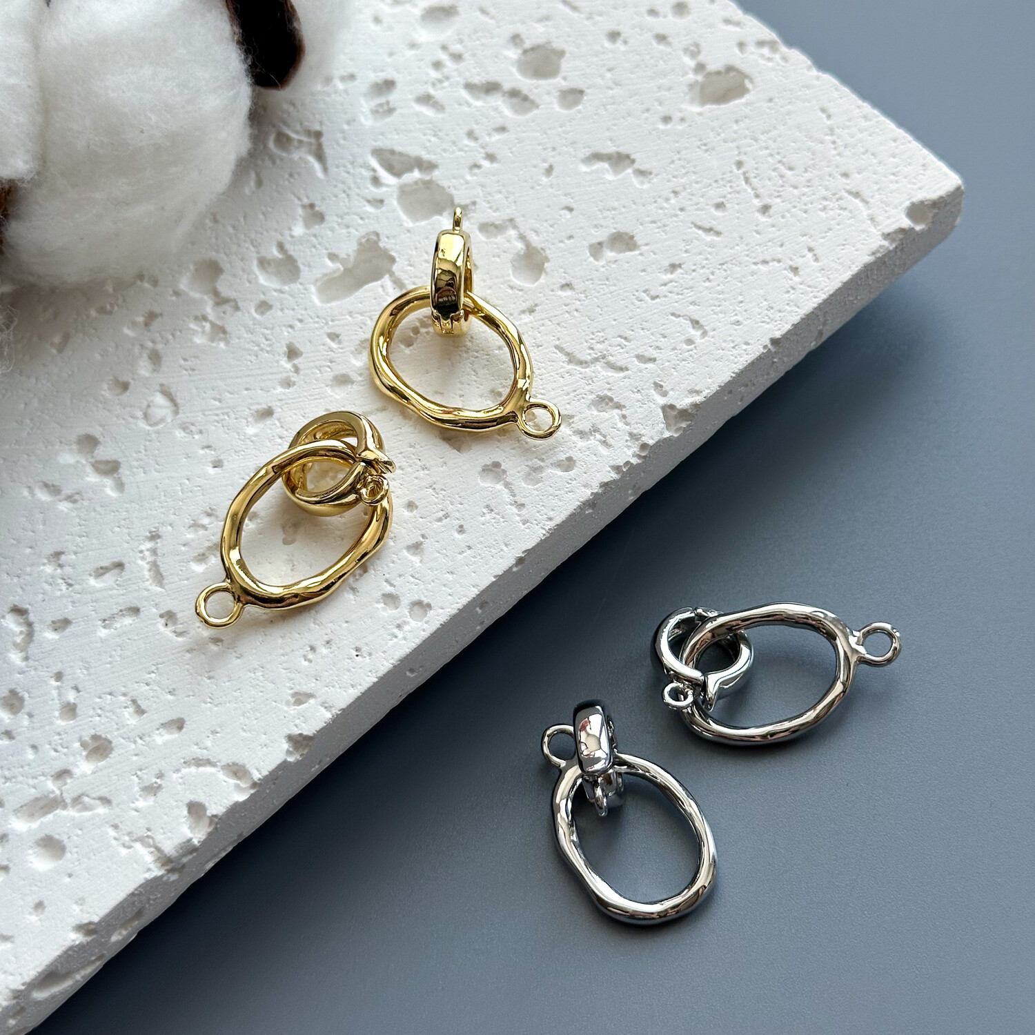 Замок с бейлом овальный 25х15 мм