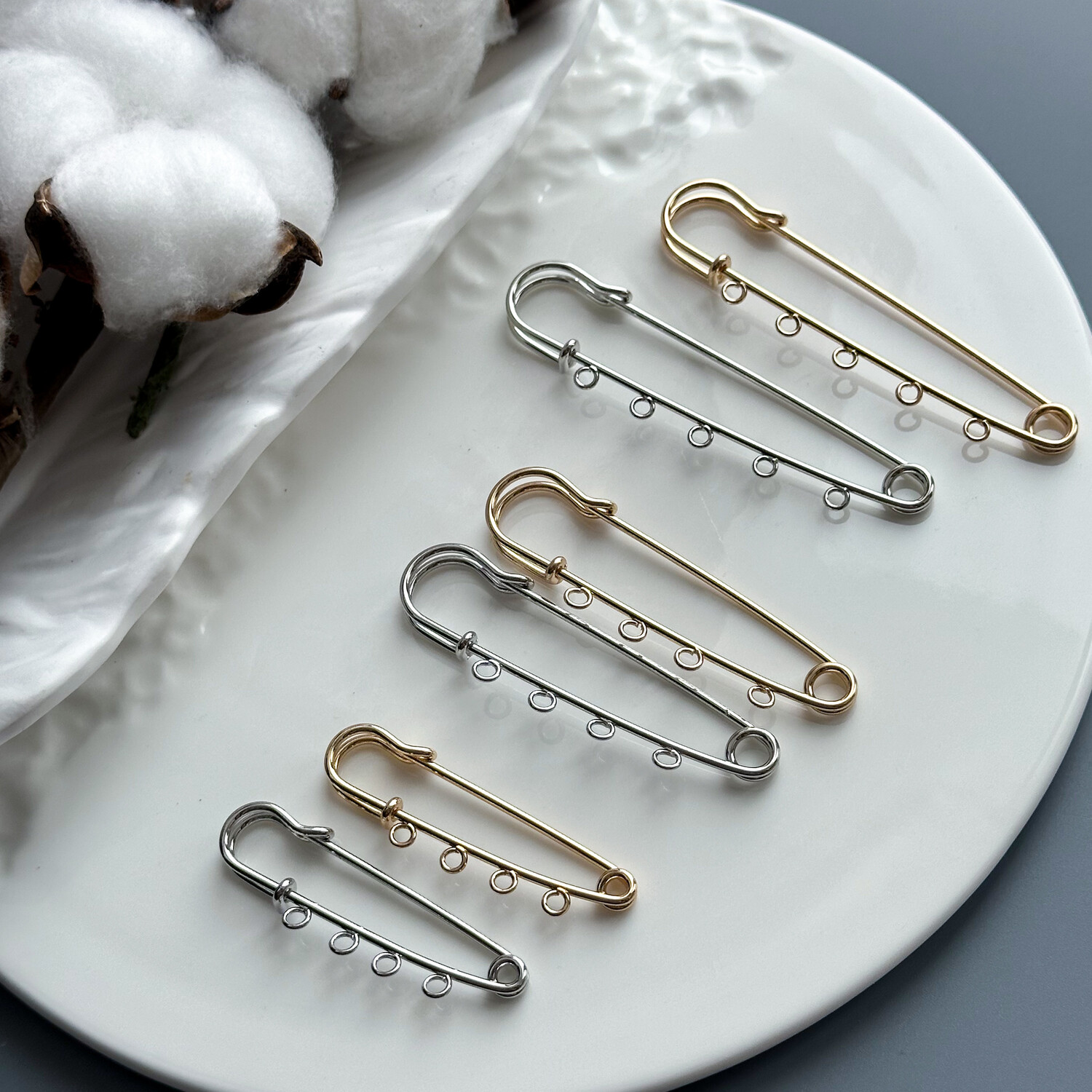 Булавка с петлями