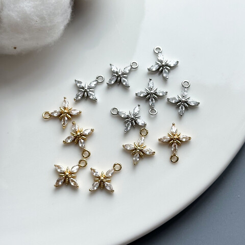 Подвеска Четырехлистник с цирконами 13х14 мм