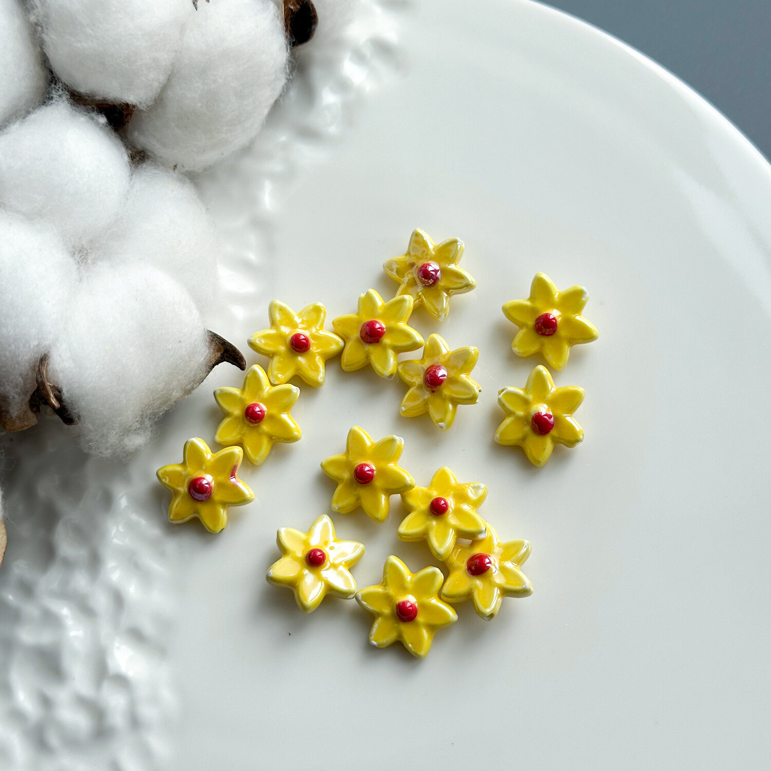 Бусина Цветок керамика 16х17 мм жёлтый