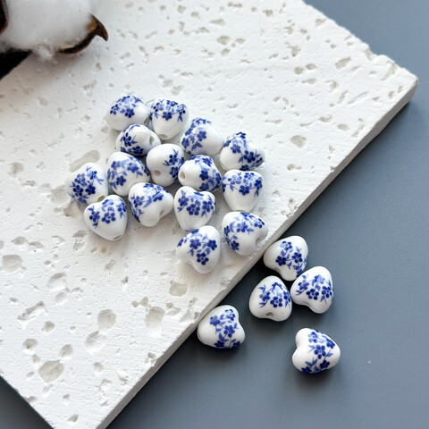 Бусина Сердце с цветком керамика 12 мм синий (1 шт.)