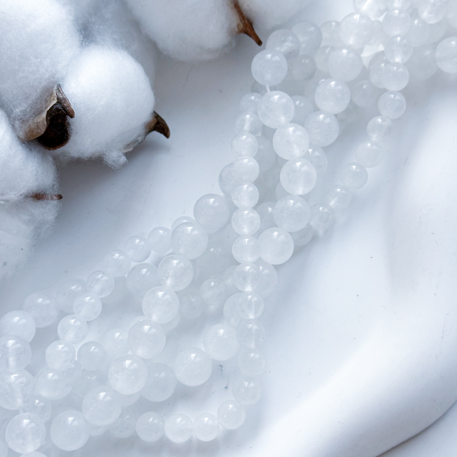 Халцедон белый